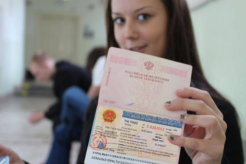 How do foreigners apply for a Vietnam visa?