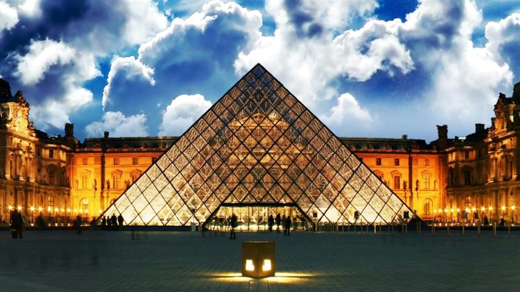 Bảo tàng Louvre là một trong những biểu tượng của Paris Bảo tàng Louvre là một trong những biểu tượng của Paris