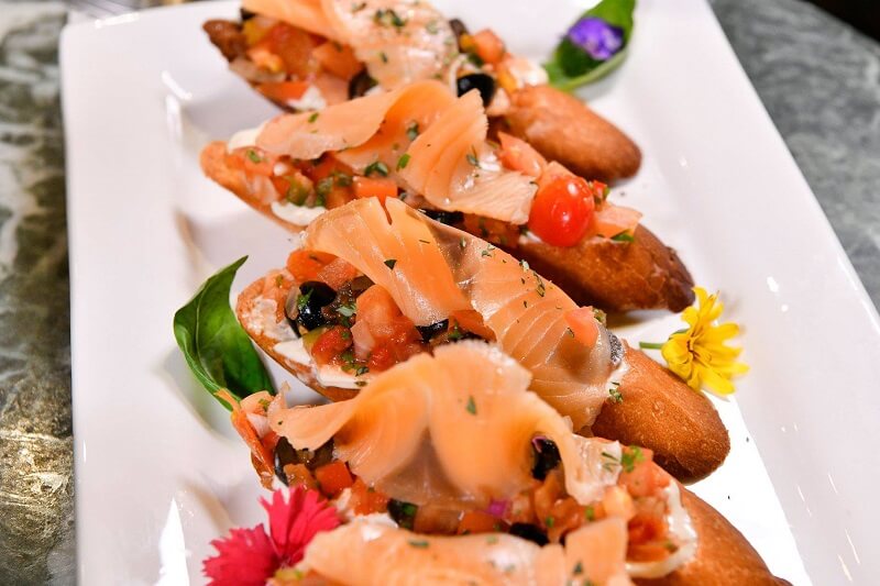 Giá cả tại Damansara Heights sẽ cao hơn một chút so với các khu ẩm thực khác Giá cả tại Damansara Heights sẽ cao hơn một chút so với các khu ẩm thực khác