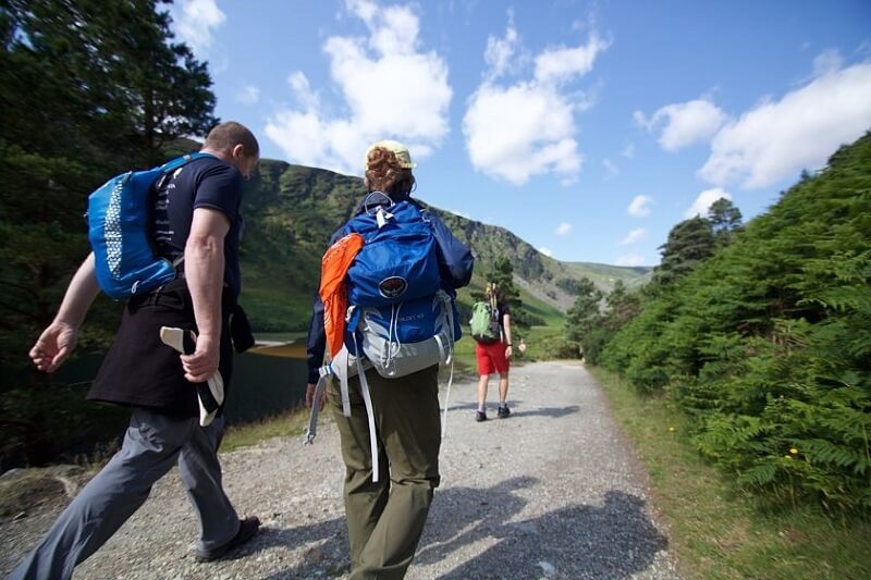 Nếu cảm thấy thiếu an toàn, bạn có thể đi cùng cùng nhóm khách du lịch khác trên đường Nếu cảm thấy thiếu an toàn, bạn có thể đi cùng cùng nhóm khách du lịch khác trên đường