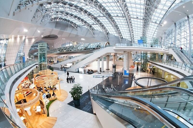 Khuôn viên của sân bay Incheon vô cùng sạch sẽ Khuôn viên của sân bay Incheon vô cùng sạch sẽ