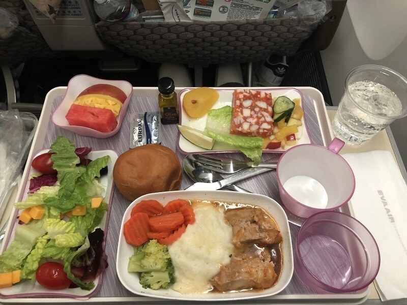 Một suất ăn phục vụ trên EVA Air