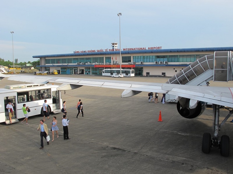 Mỗi năm sân bay Phú Bài phục vụ khoảng 1,5 triệu lượt khách Mỗi năm sân bay Phú Bài phục vụ khoảng 1,5 triệu lượt khách