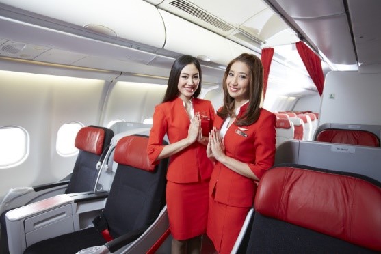 Đồng phục trẻ trung của tiếp viên AirAsia Đồng phục trẻ trung của tiếp viên AirAsia