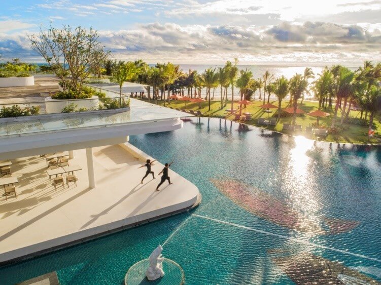 Premier Residences Phu Quoc Emerald Bay với thiết kế hồ bơi sải rộng ra biển Premier Residences Phu Quoc Emerald Bay với thiết kế hồ bơi sải rộng ra biển