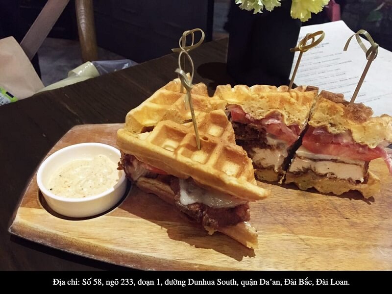 Waffle sandwich thịt gà với hương vị hoàn hảo
