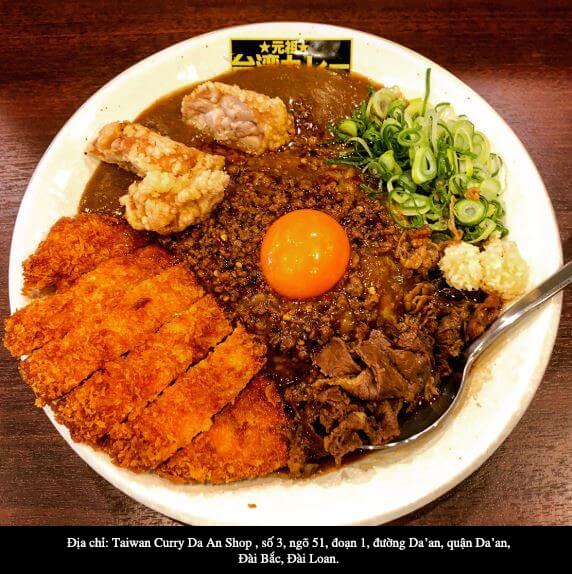 Cơm cà ri với nước sốt thơm lừng