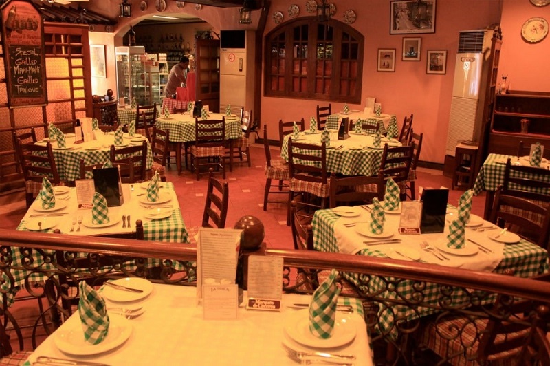 Không gian nhà hàng Iiustrado