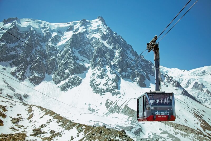 Hệ thống cáp treo đưa du khách lên đỉnh núi Hệ thống cáp treo đưa du khách lên đỉnh núi