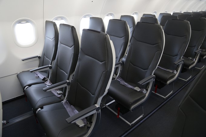 Khoảng cách giữa các hàng ghế hạng phổ thông trong máy bay của Bamboo Airways gần như tương đương với các hãng Vietjet và Jetstar Khoảng cách giữa các hàng ghế hạng phổ thông trong máy bay của Bamboo Airways gần như tương đương với các hãng Vietjet và Jetstar