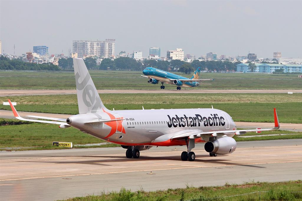 Hành khách Vietnam Airlines trên các chuyến bay liên danh với Jetstar vẫn được hưởng đầy đủ các dịch vụ Hành khách Vietnam Airlines trên các chuyến bay liên danh với Jetstar vẫn được hưởng đầy đủ các dịch vụ