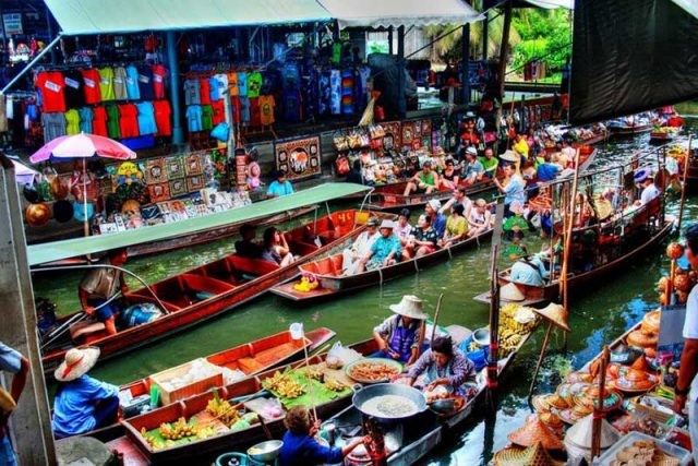 Hình ảnh nhộn nhịp tại chợ nổi Damnoen Saduak