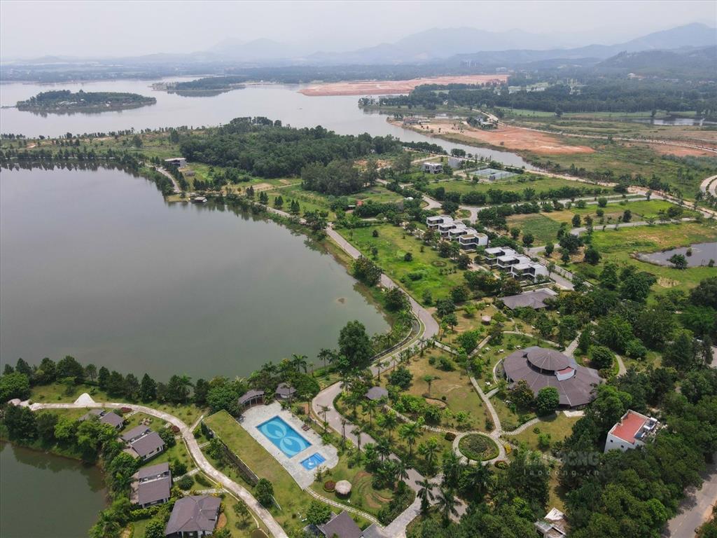 Hồ Đại Lải là khu nghỉ dưỡng nổi tiếng thuộc tỉnh Vĩnh Phúc