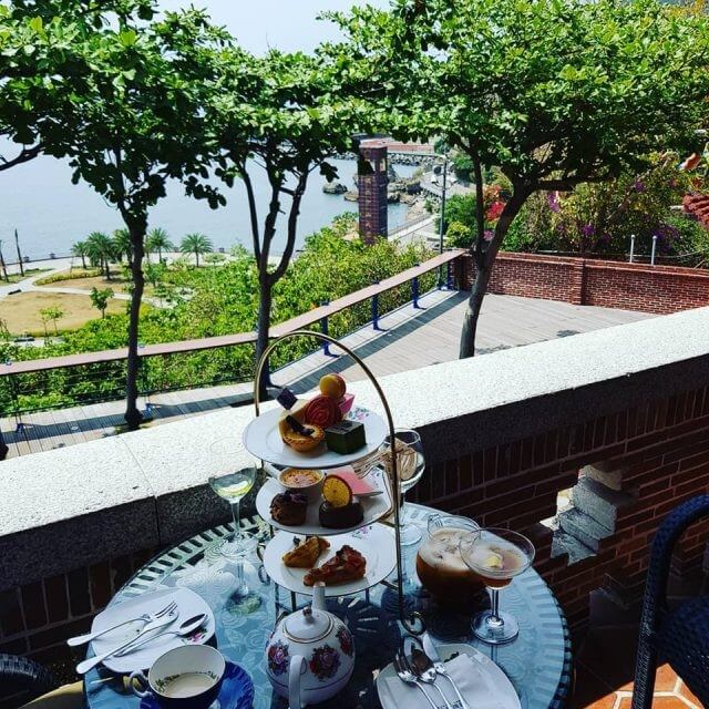 Còn gì thú vị hơn khi vừa nhâm nhi café, vừa thưởng thức cảnh đẹp Cao Hùng Còn gì thú vị hơn khi vừa nhâm nhi café, vừa thưởng thức cảnh đẹp Cao Hùng