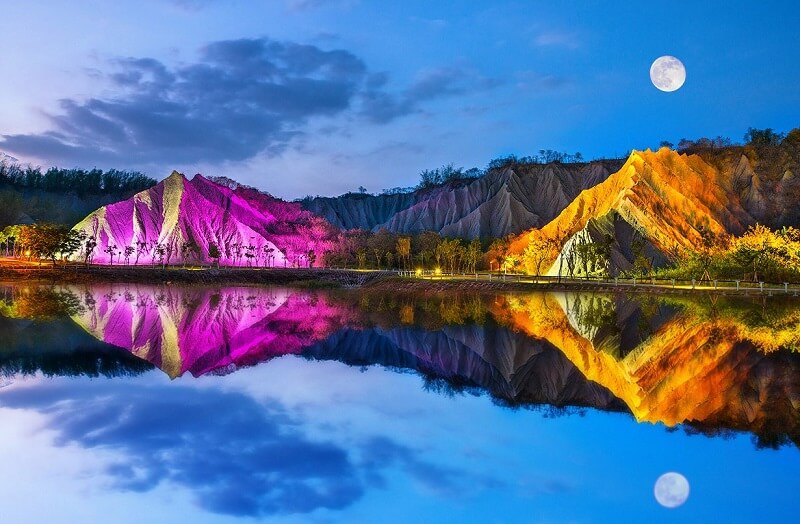 Cùng ngắm quang cảnh Moon World thơ mộng