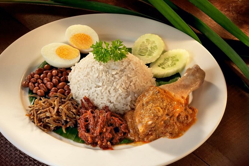 Cơm Nasi Lemak là một "đặc sản" của văn hóa ẩm thực Malaysia Cơm Nasi Lemak là một "đặc sản" của văn hóa ẩm thực Malaysia