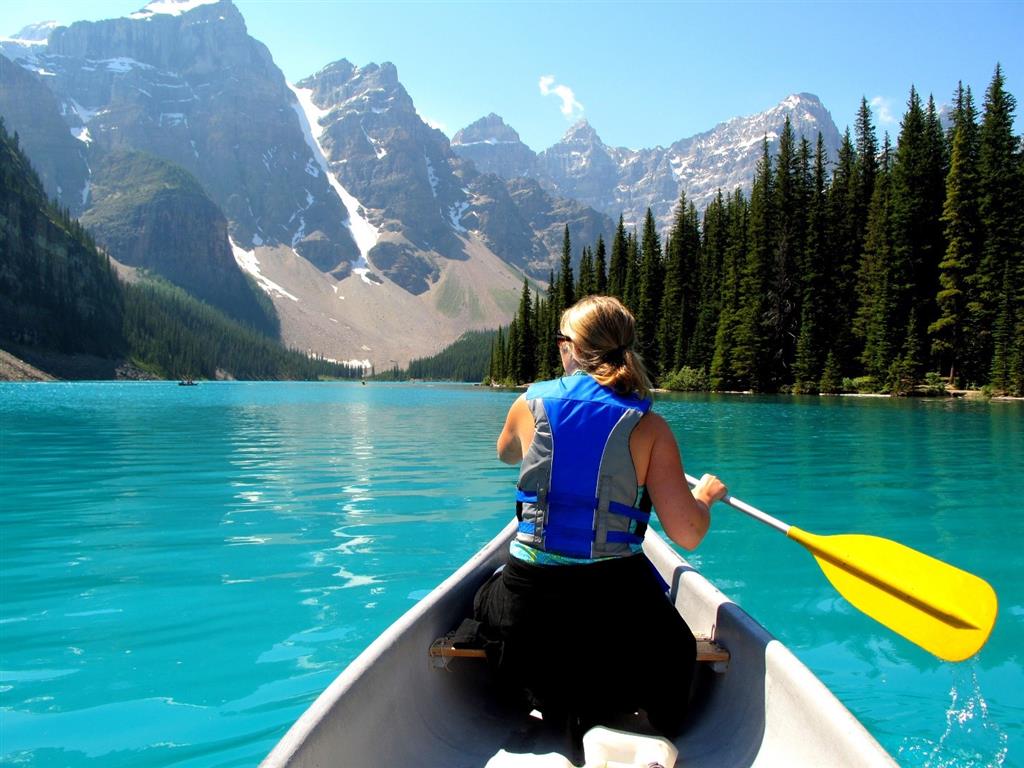 Nên đặt vé đi Canada vào thời điểm nào?