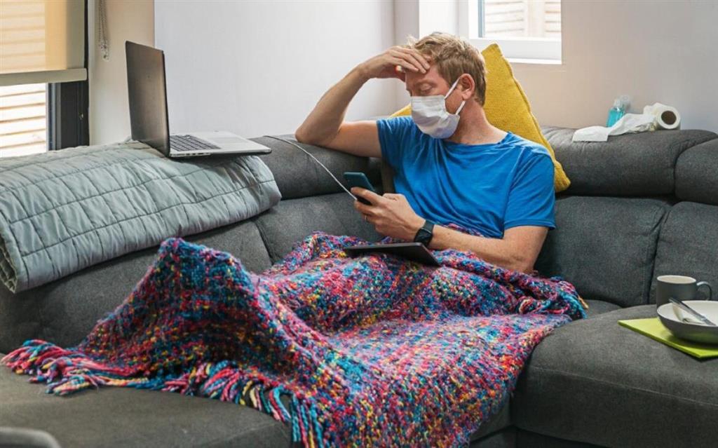 Người cách ly tại nhà cần tuyệt đối ở trong phòng và uống thuốc theo chỉ dẫn Người cách ly tại nhà cần tuyệt đối ở trong phòng và uống thuốc theo chỉ dẫn