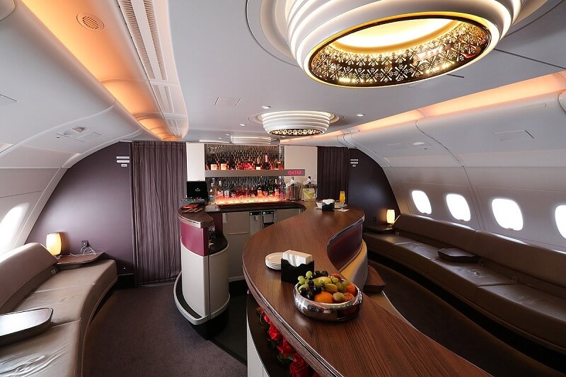 Quầy bar mini trên máy bay Qatar Airways