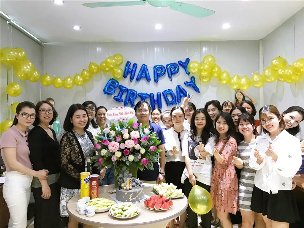 Tập thể Nam Thanh Travel chúc mừng sinh nhật Tổng giám đốc Lê Đình Dũng Tập thể Nam Thanh Travel chúc mừng sinh nhật Tổng giám đốc Lê Đình Dũng