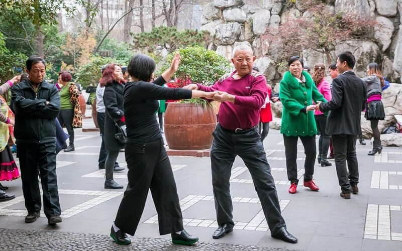 Một buổi khiêu vũ dành cho các cặp đôi