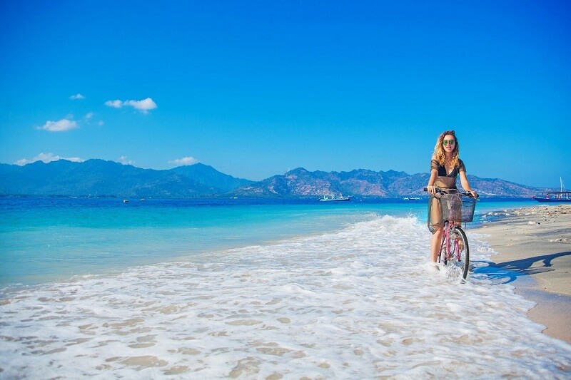 Biển Kuta với nước biển trong xanh