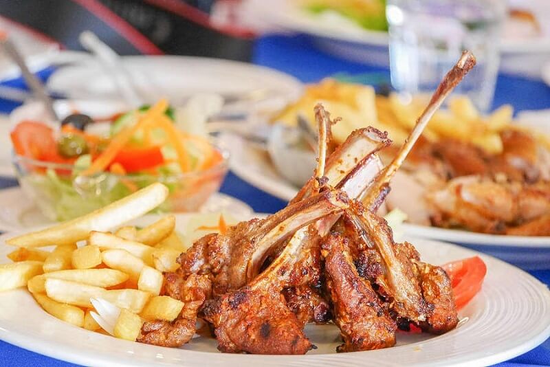 Ma Cao có rất nhiều nhà hàng phục vụ món Bồ Đào Nha Ma Cao có rất nhiều nhà hàng phục vụ món Bồ Đào Nha