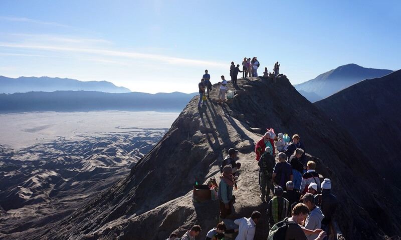Núi lửa Bromo thu hút nhiều khách du lịch